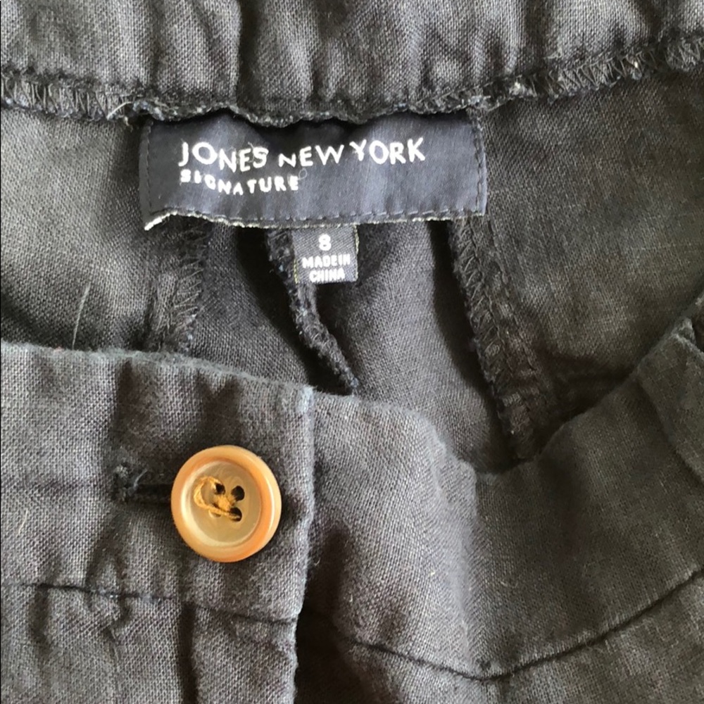 Jones New York Signature 100% Linen Roll-Tab Shorts- navy color- women’s size 8 - Picture 4 of 6